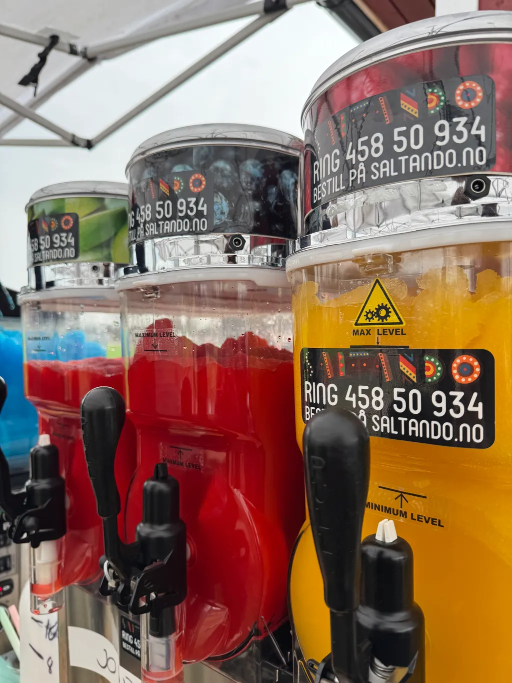 Saltando slushmaskiner — fersk slush i alle smaker rett ved lerretet.